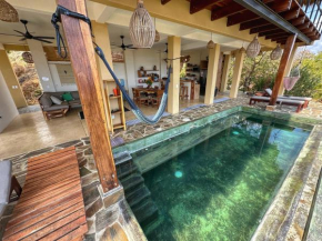 Casa la Vista: New, luxury villa with infinity pool & ocean views
